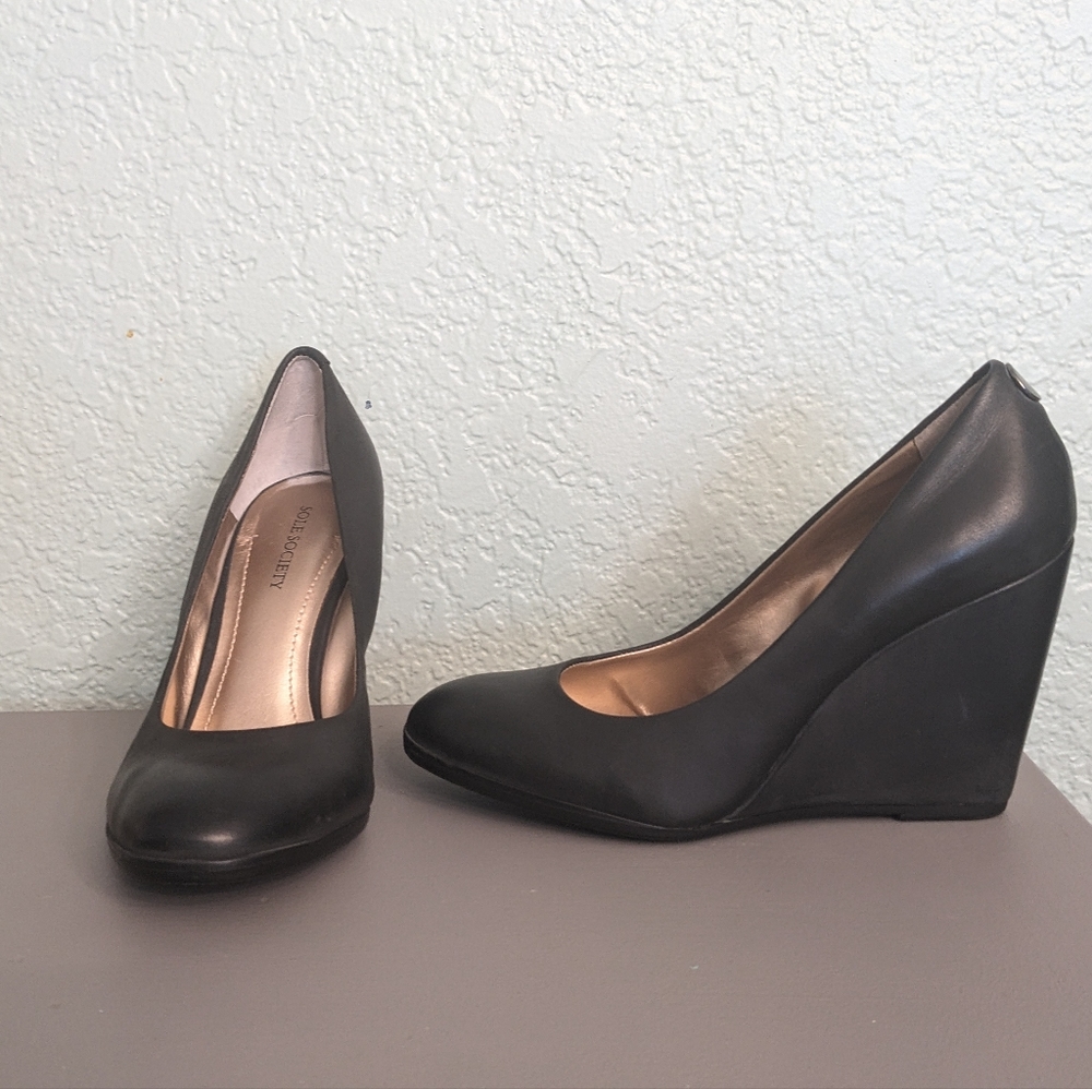 Black leather rounded toe wedge heel. High society, size 8. Never worn.
